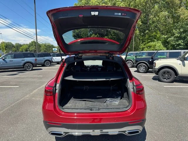 Used 2024  Mercedes-Benz GLC 300 image 8