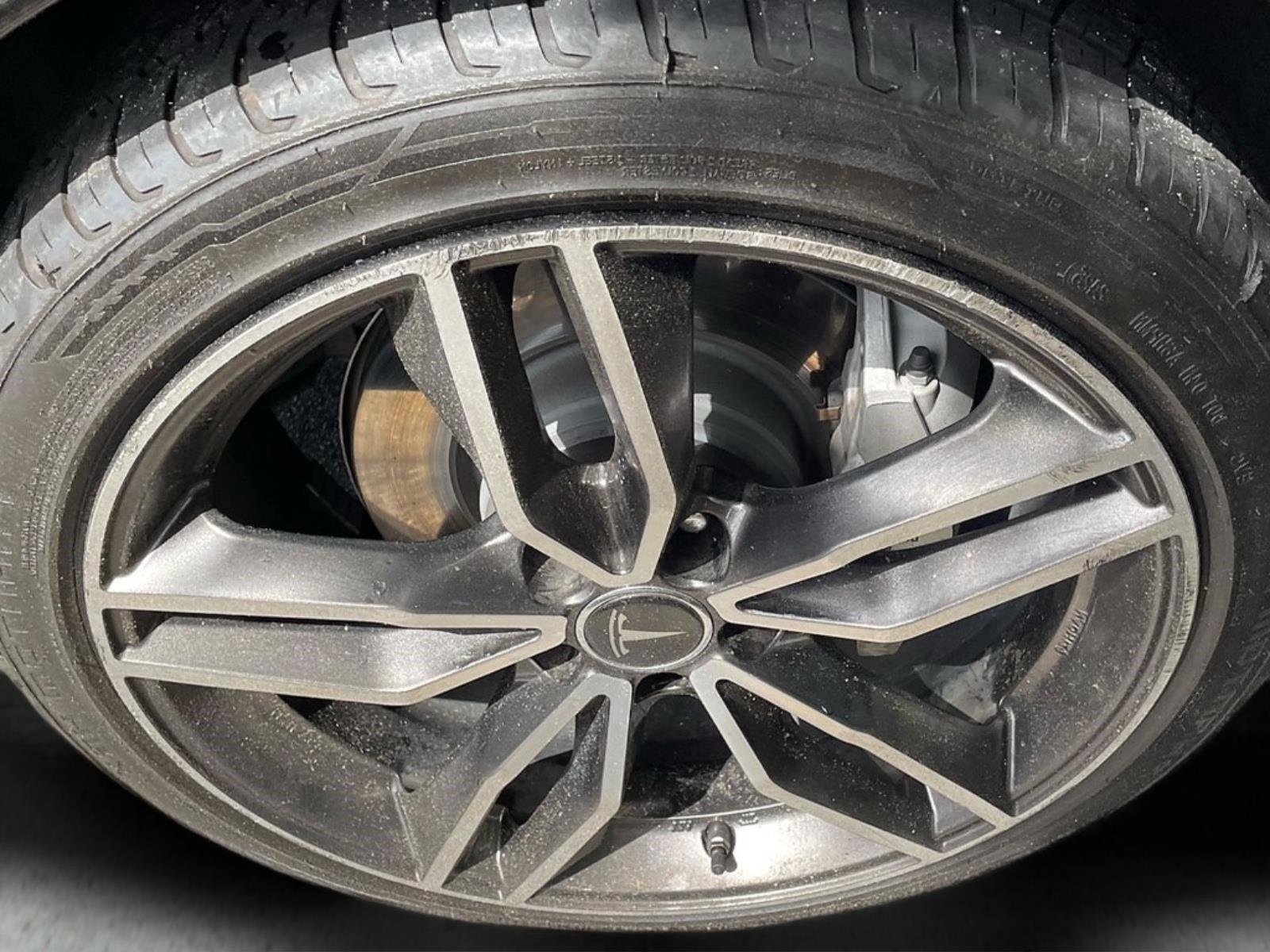 Used 2023  Tesla  image 17