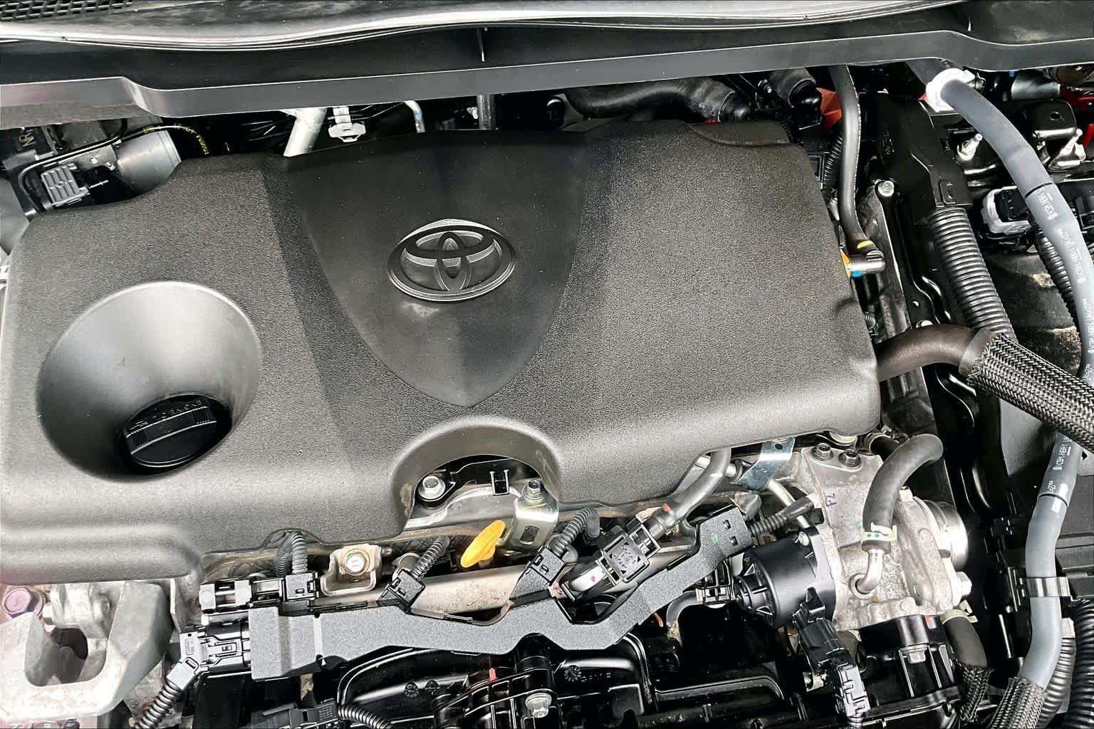 Used 2025 Wind Chill Pearl Toyota XLE image 33
