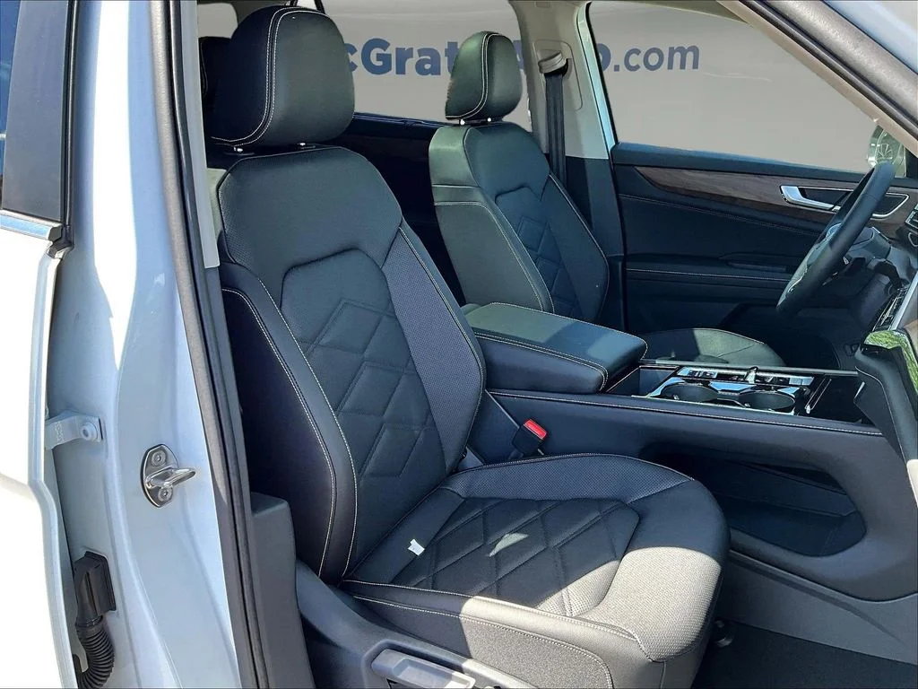 New 2026 White/off-white Volkswagen 2.0T SE w/Technology image 14