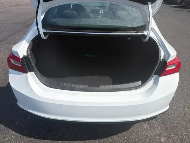 Used 2025 Summit White Chevrolet 1LT image 28