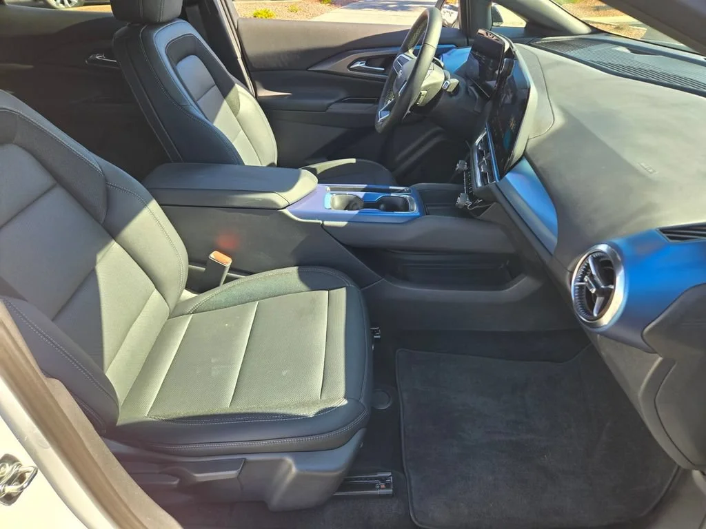 Used 2024 Summit White Chevrolet 2LT image 15