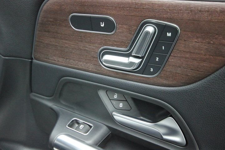 Used 2022 Black Mercedes-Benz GLA 250 image 37
