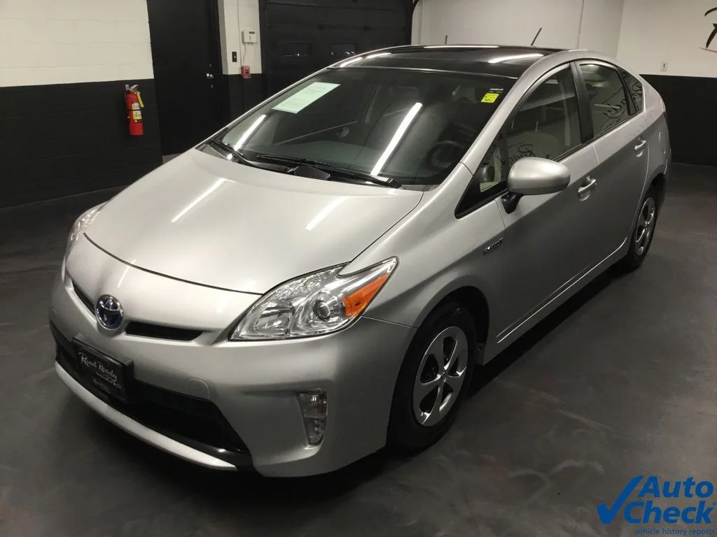 Used 2015 Silver Toyota Three image 6