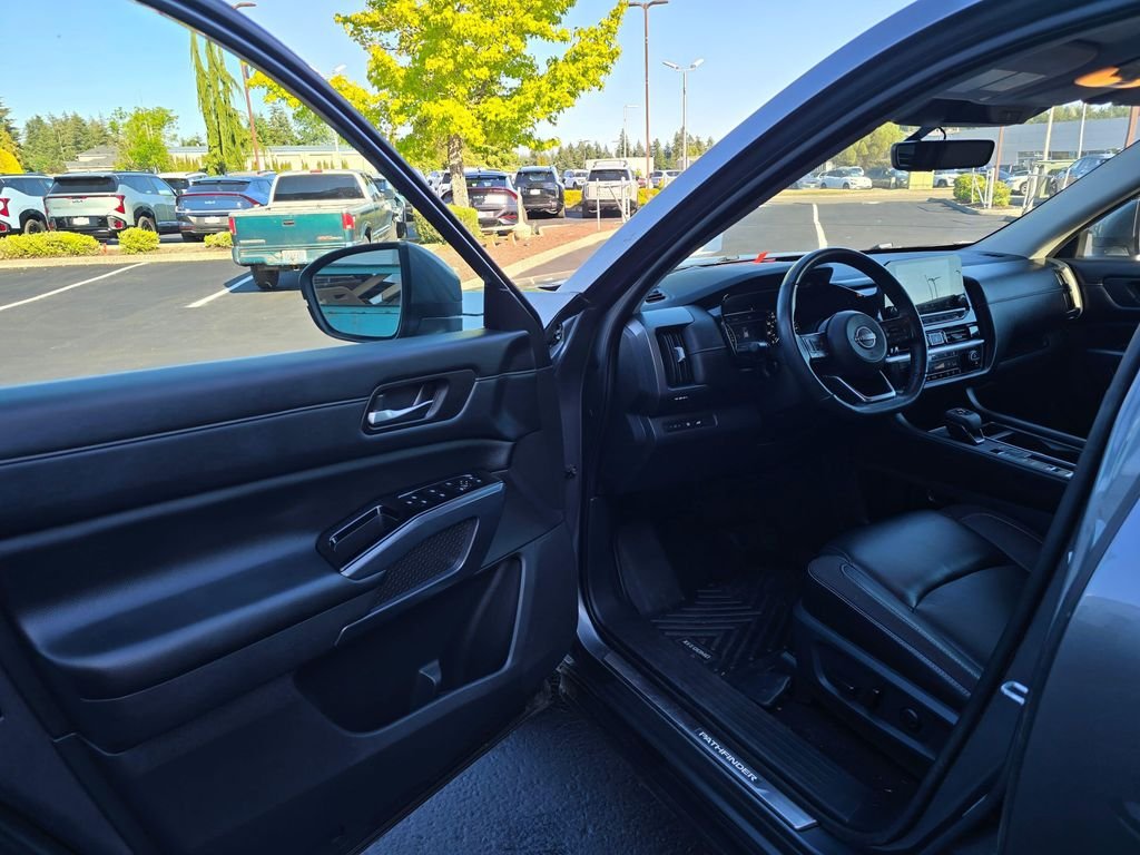 Used 2023 Gun Metallic Nissan SL image 7