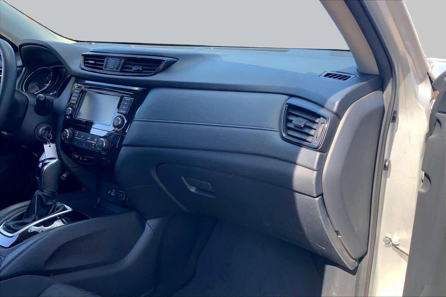 Used 2019 Brilliant Silver Metallic Nissan S image 19