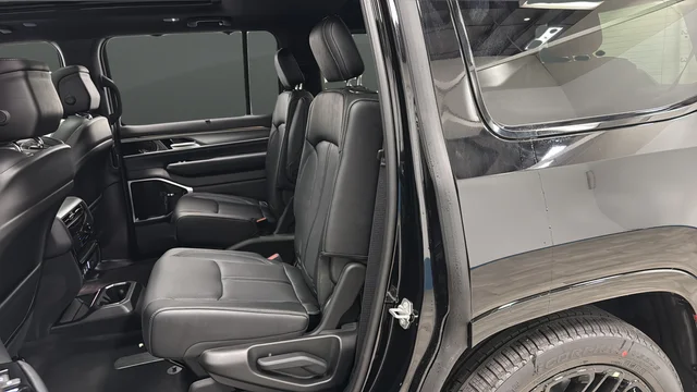 New 2026 High Gloss Black Exterior Paint Jeep Limited Reserve image 23