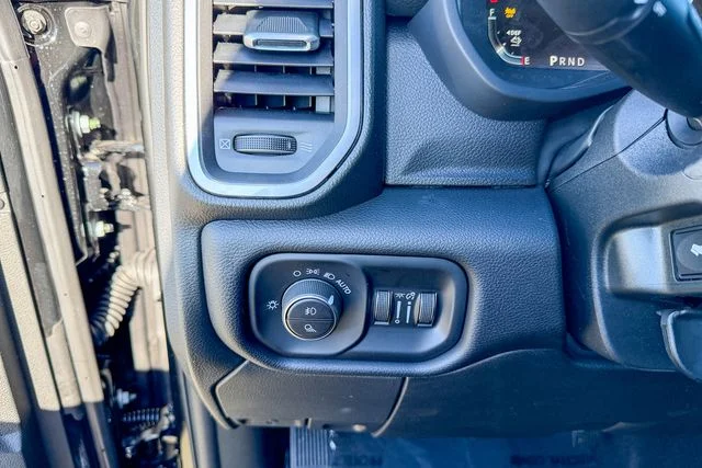 New 2026 Diamond Black Crystal Pearl-Coat Exterior Paint RAM Laramie image 21