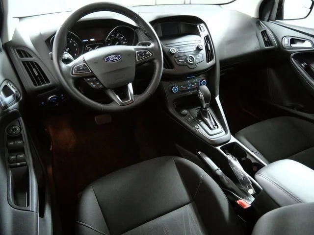 Used 2018 Red Ford SE image 4
