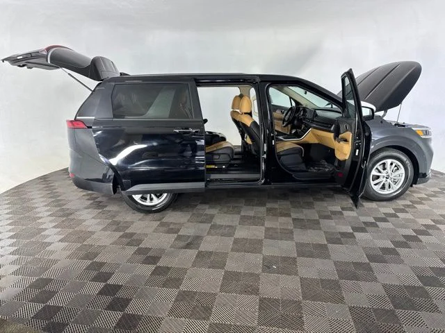 Used 2023 Black Kia LX Seat Package image 15