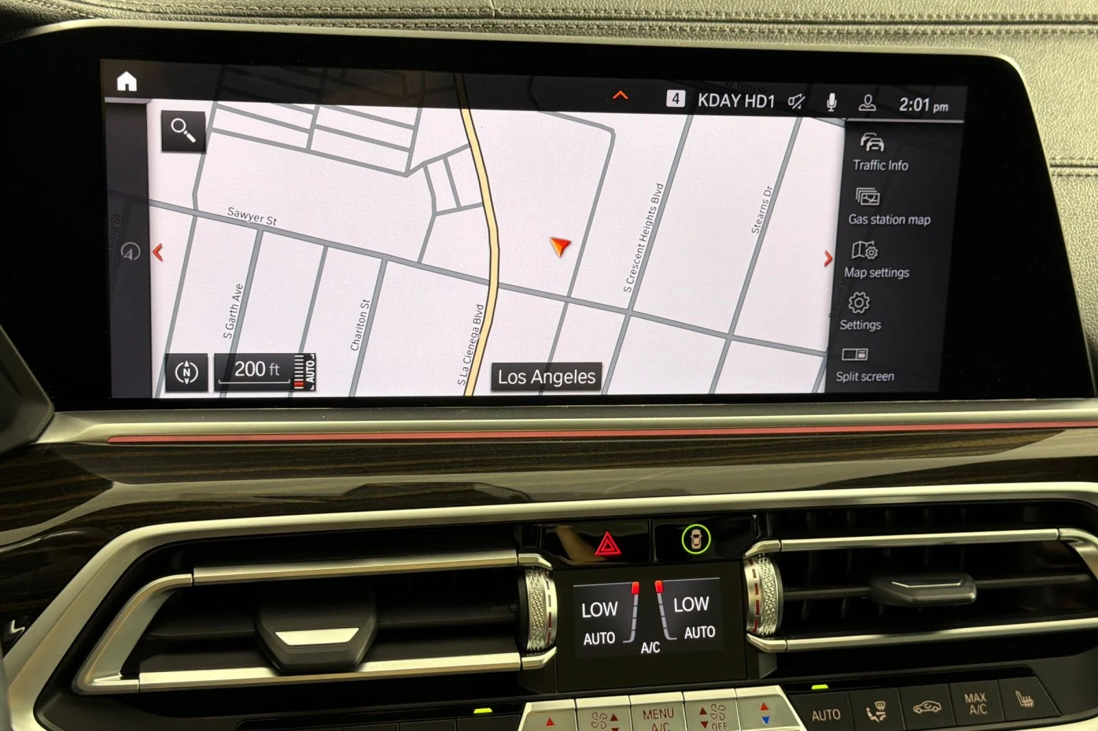 Used 2023 Alpine White BMW sDrive40i Sports Activity Vehicle image 18