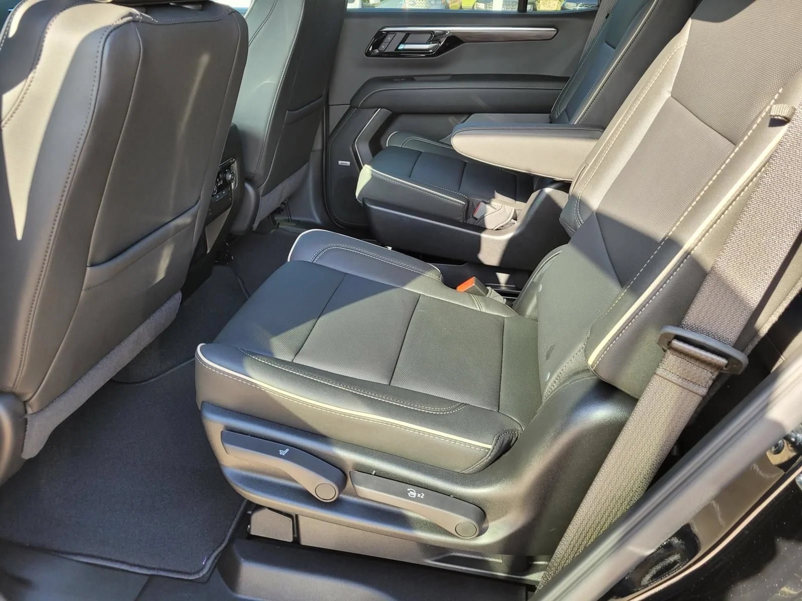 2026 Chevrolet Tahoe Premier - Photo 11