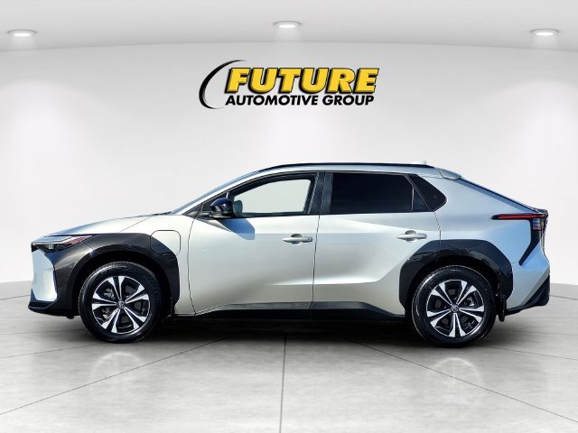 Used 2024 Silver Toyota XLE image 7