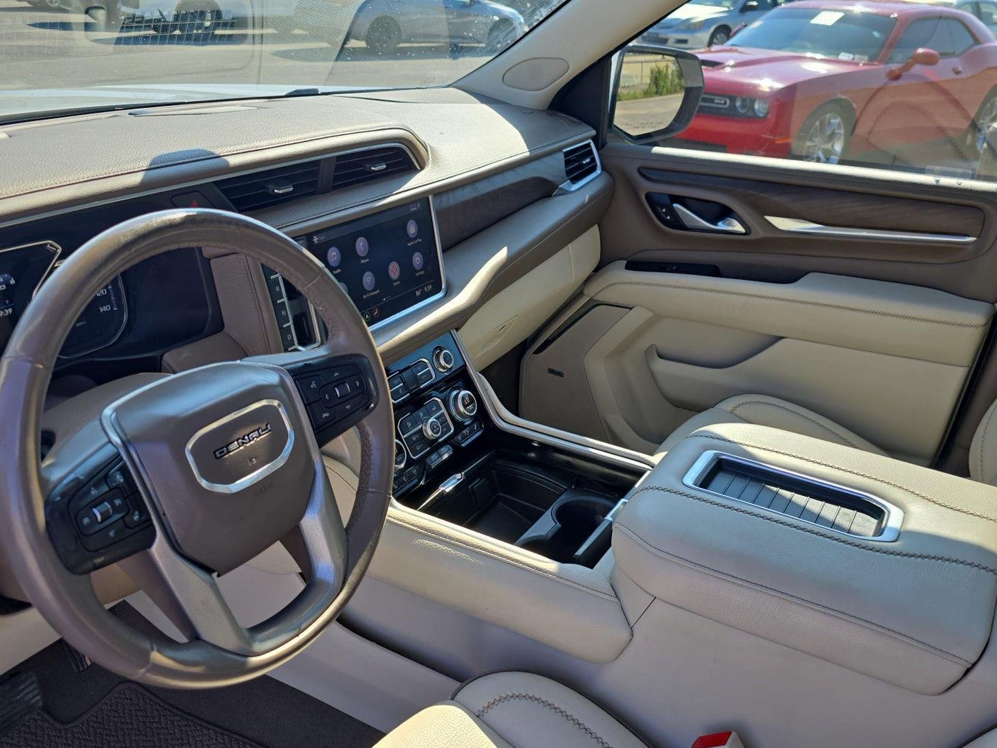 Used 2021 White Frost Tricoat GMC Denali image 13