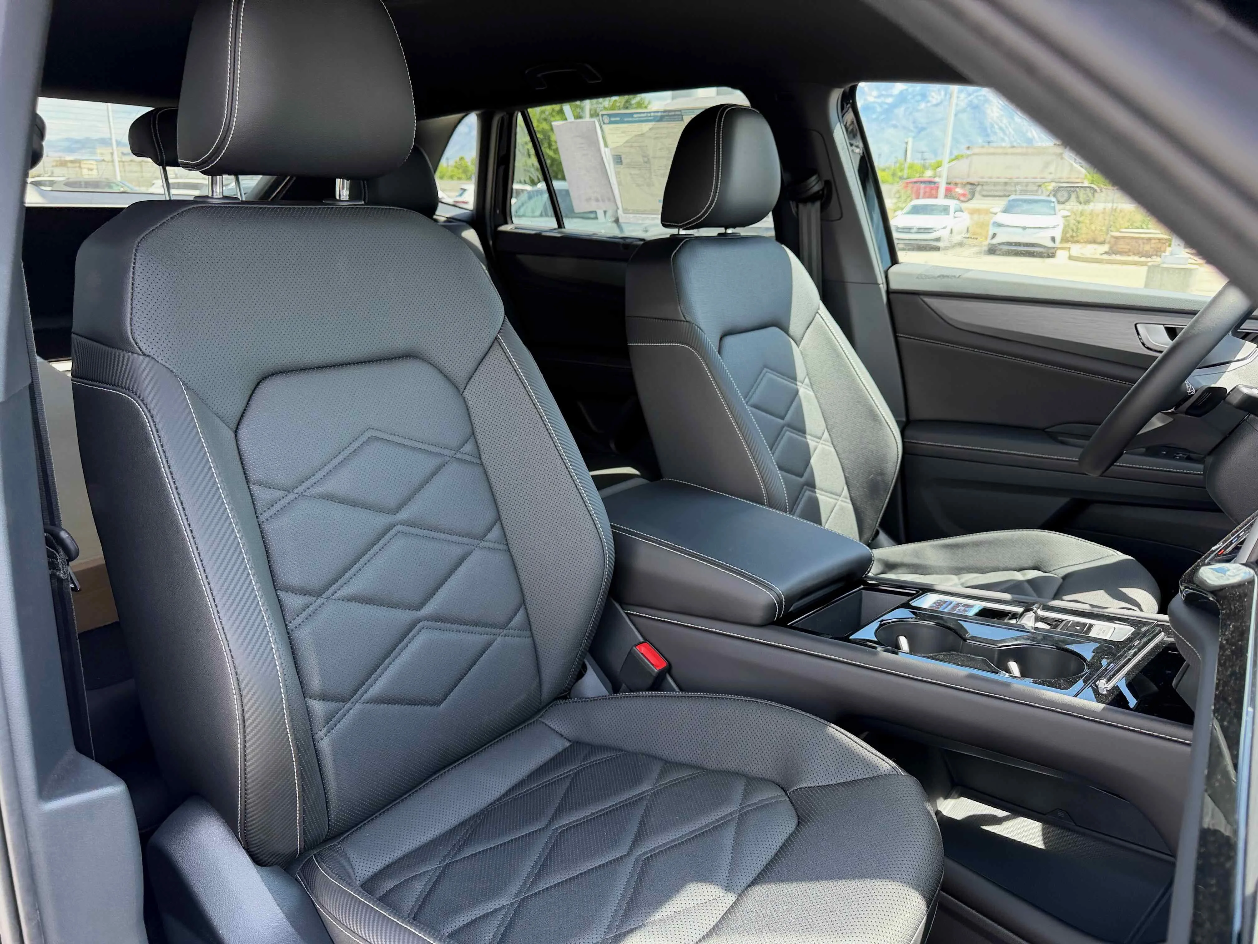 New 2026 Deep Black Volkswagen 2.0T SE w/Technology image 29