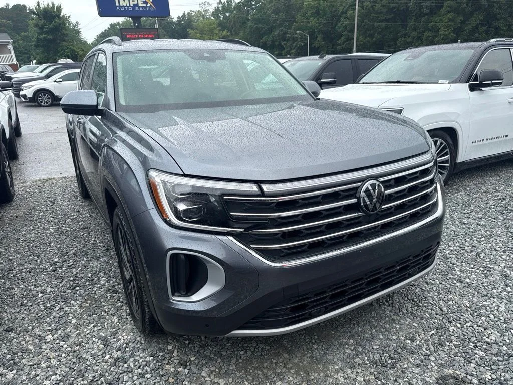 Used 2024 Gray Volkswagen 2.0T SE w/Technology image 2