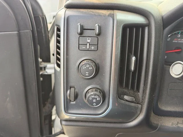 Used 2016 Silver Chevrolet LT image 13