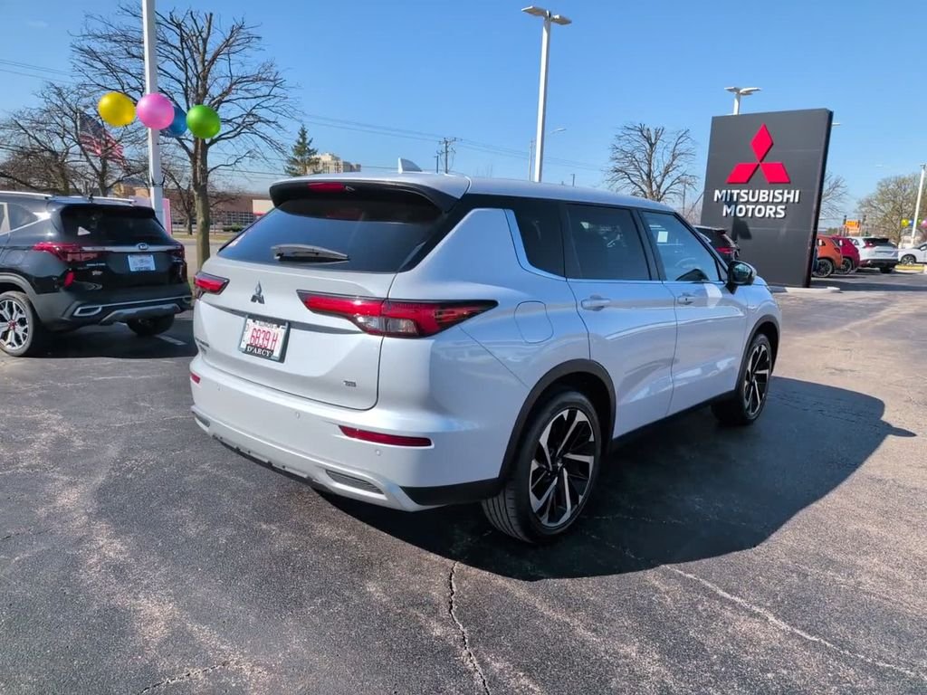 Used 2023 White Mitsubishi SE image 6