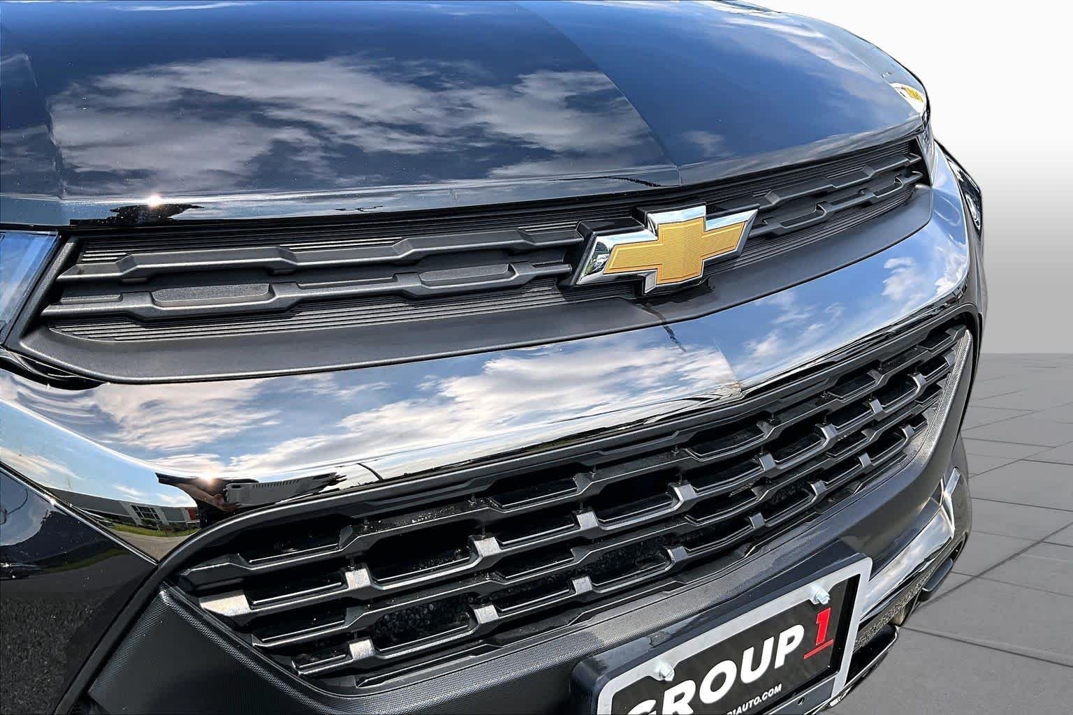 Used 2021 Mosaic Black Metallic Chevrolet ACTIV image 30