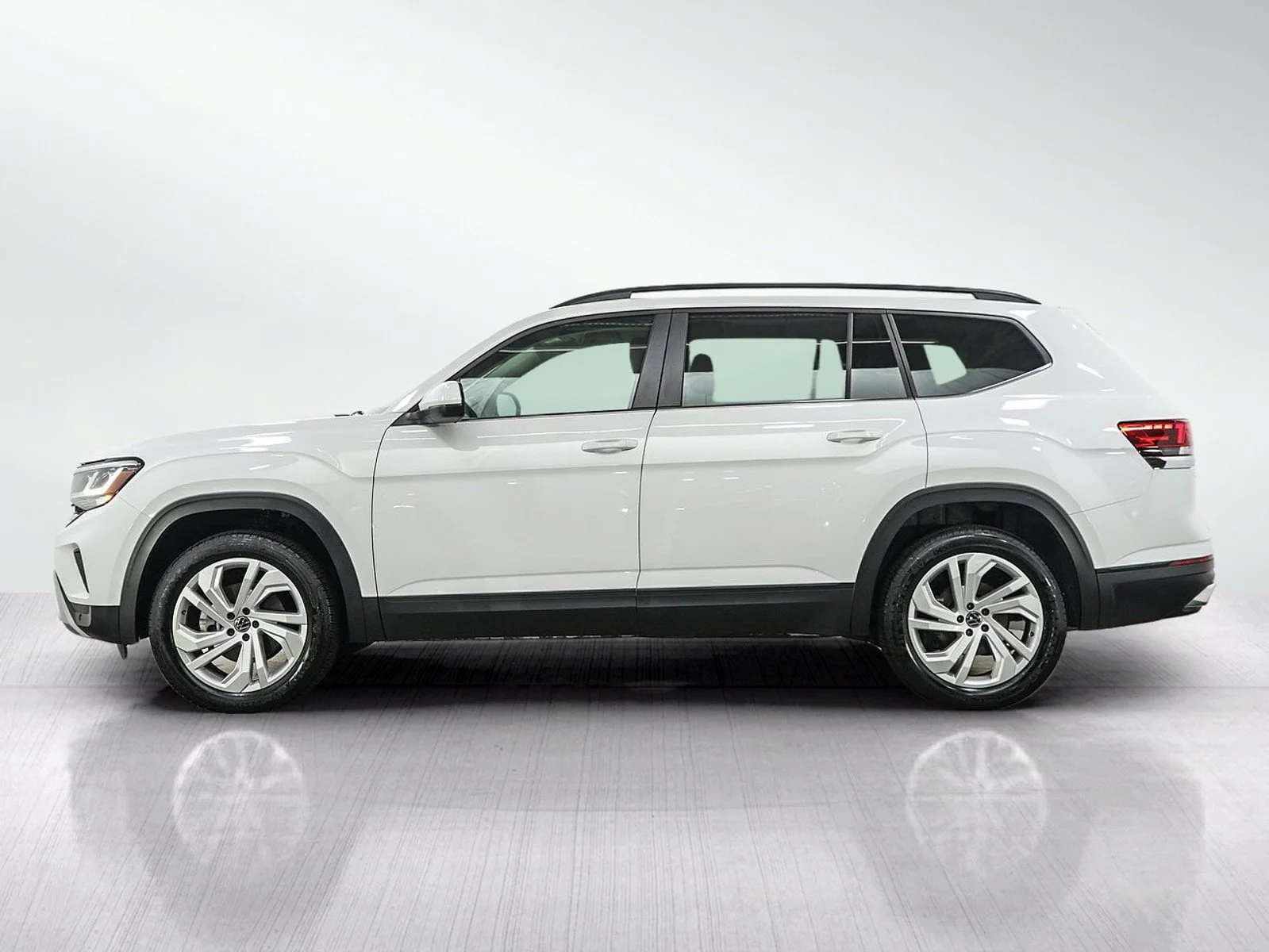 Used 2023 Volkswagen Atlas SE w/Tech with VIN 1V2KR2CA1PC537790 for sale in Hopkins, Minnesota