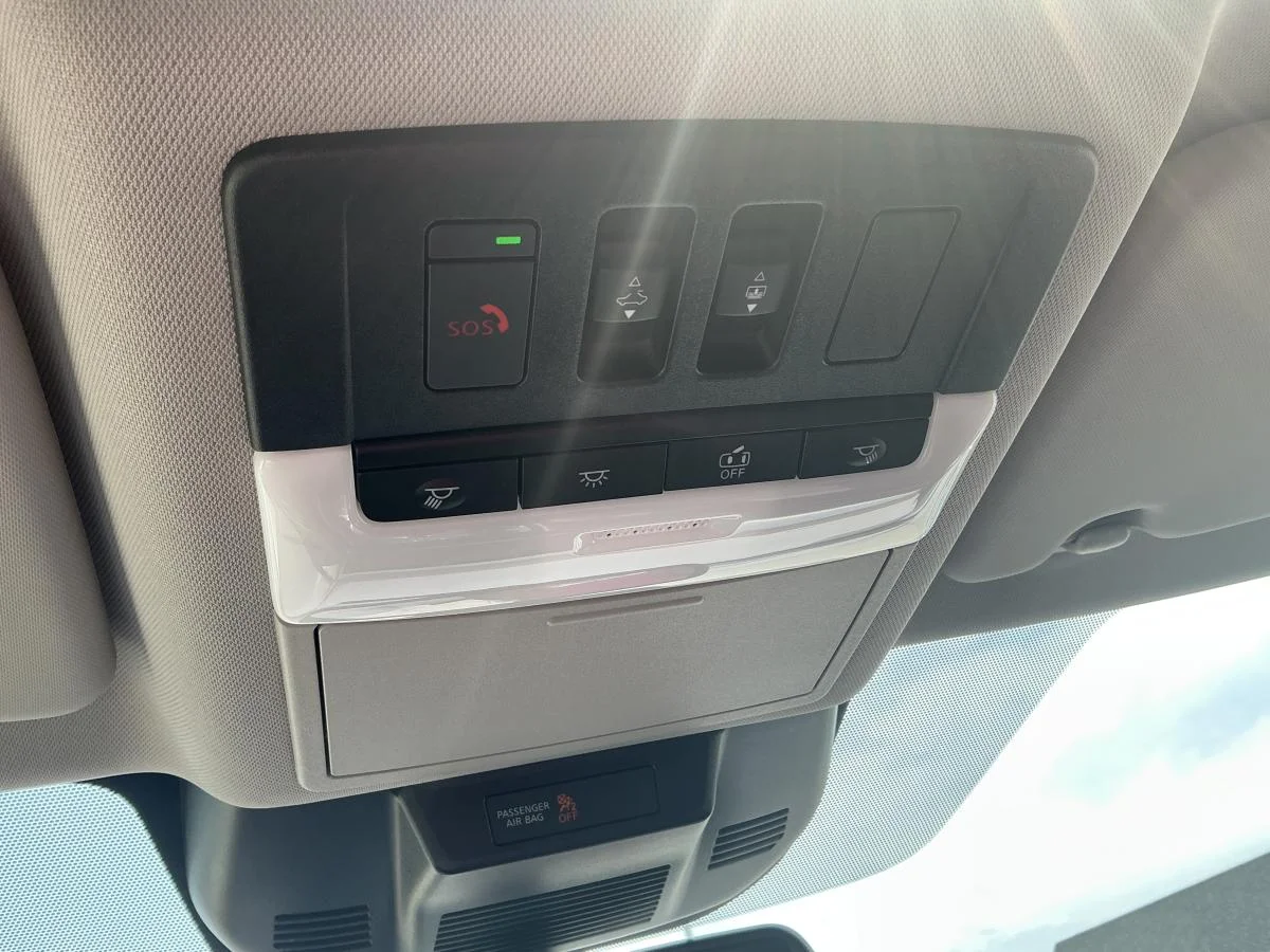 Used 2023  Nissan SL image 31