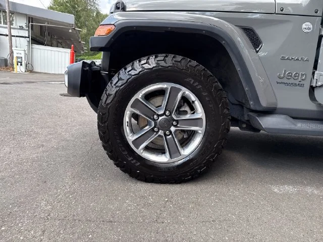 Used 2020 Sting-Gray Clearcoat Jeep Sahara image 28