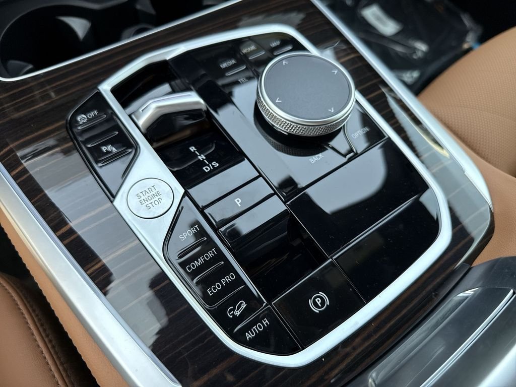New 2026 White BMW xDrive40i image 20