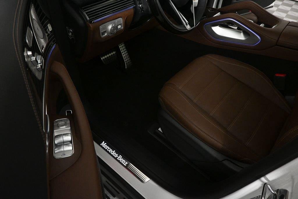 New 2026 MANUFAKTUR Moonlight White Metallic Mercedes-Benz GLS 450 image 7
