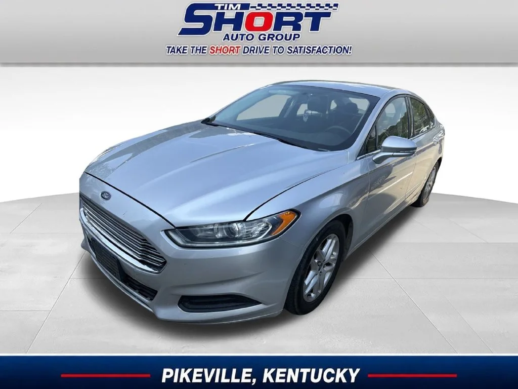 Used 2015 Silver Ford SE image 1