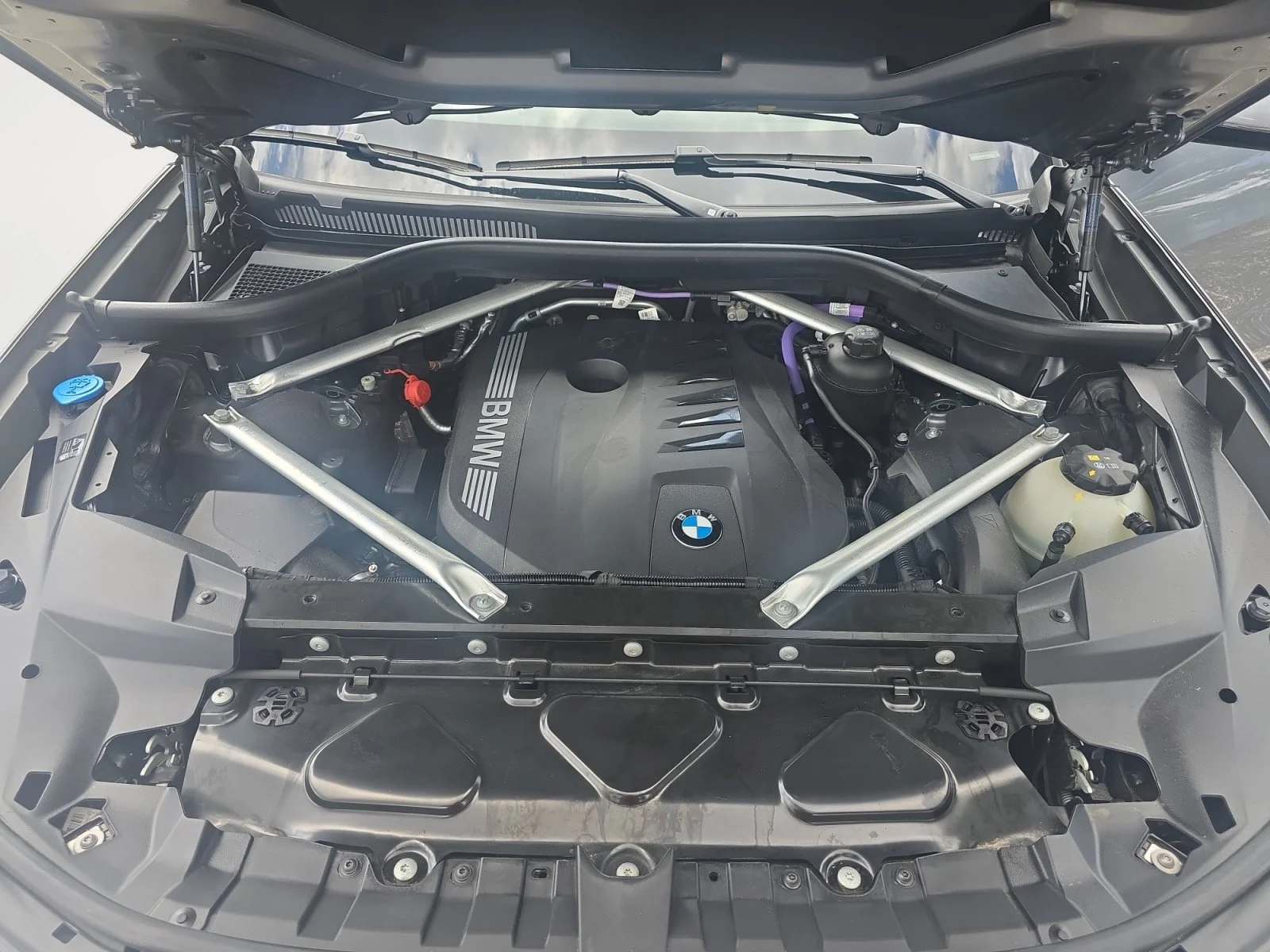 Used 2024 Skyscraper Grey Metallic BMW xDrive40i image 32