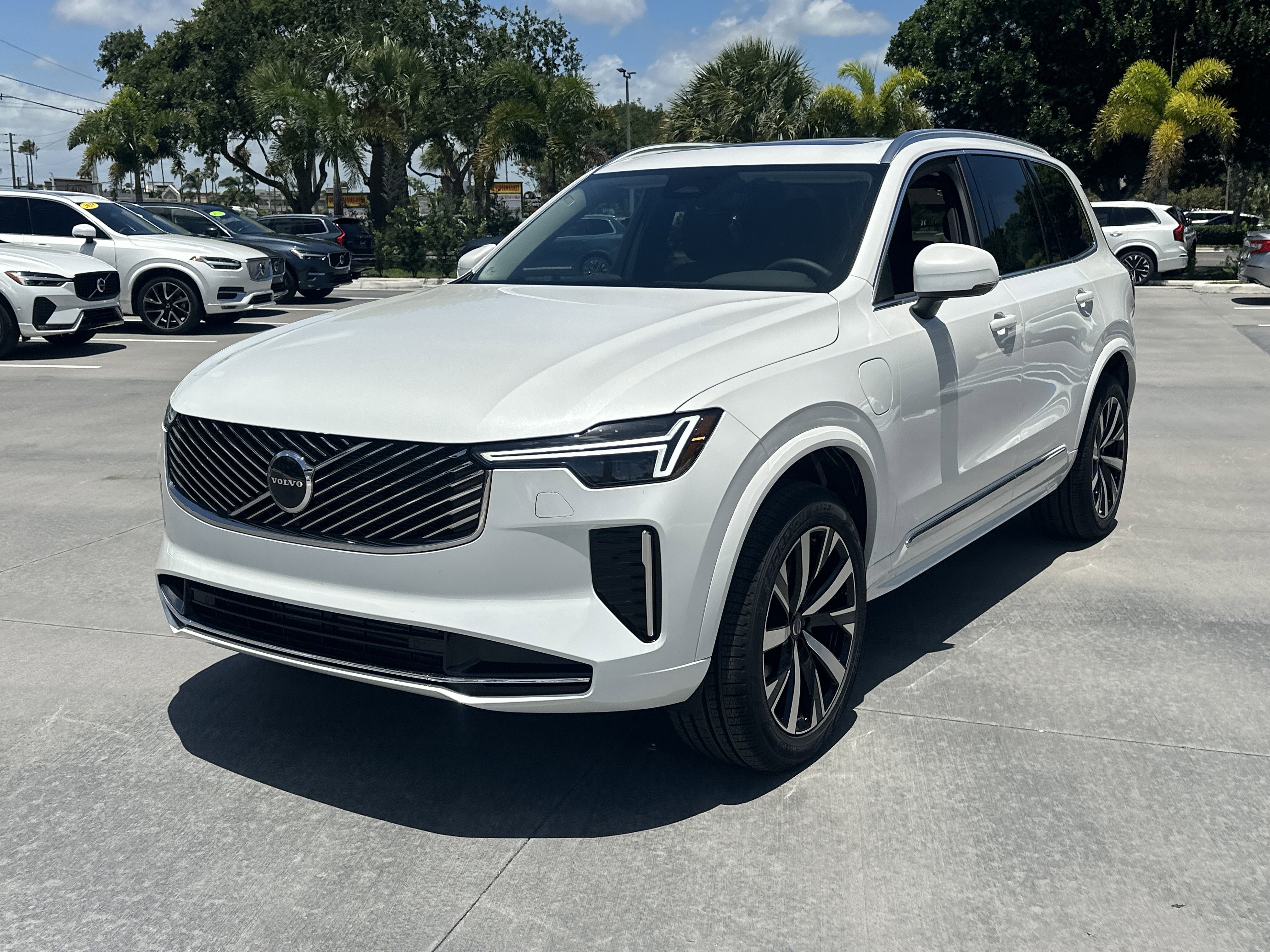 New 2026 Crystal White Volvo Core image 3