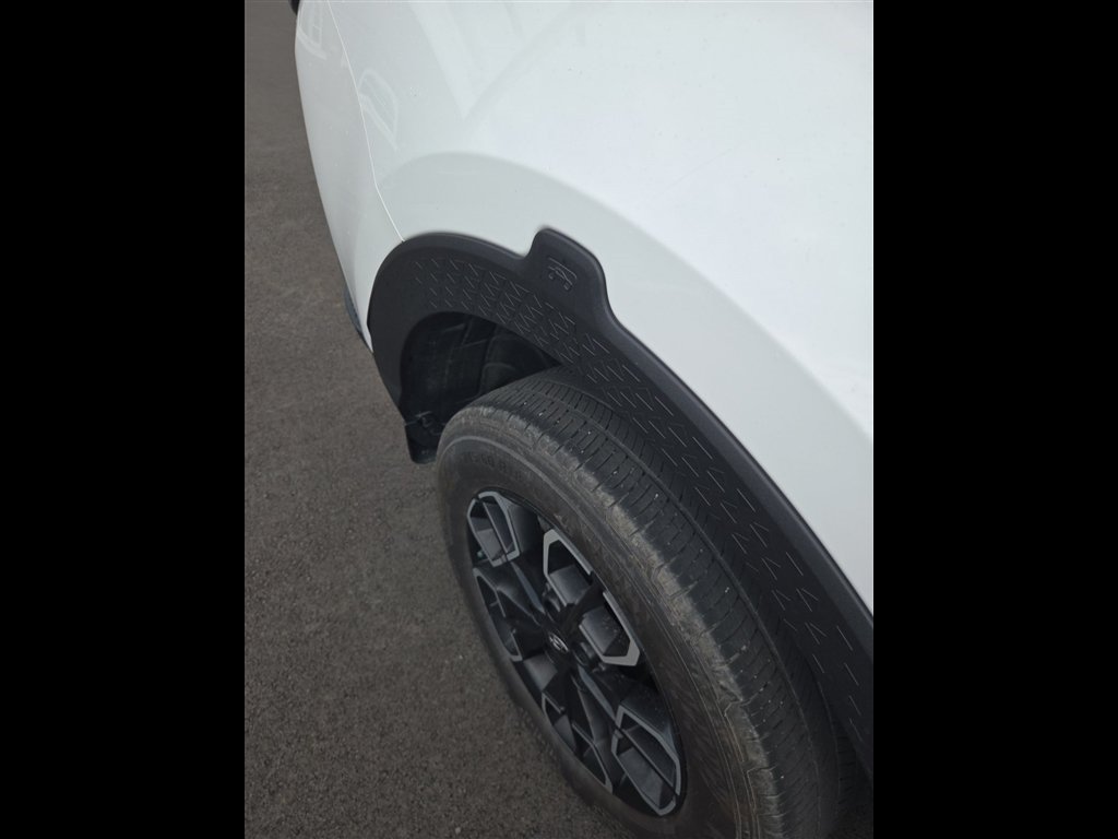 Used 2023 White Hyundai SEL Premium image 5