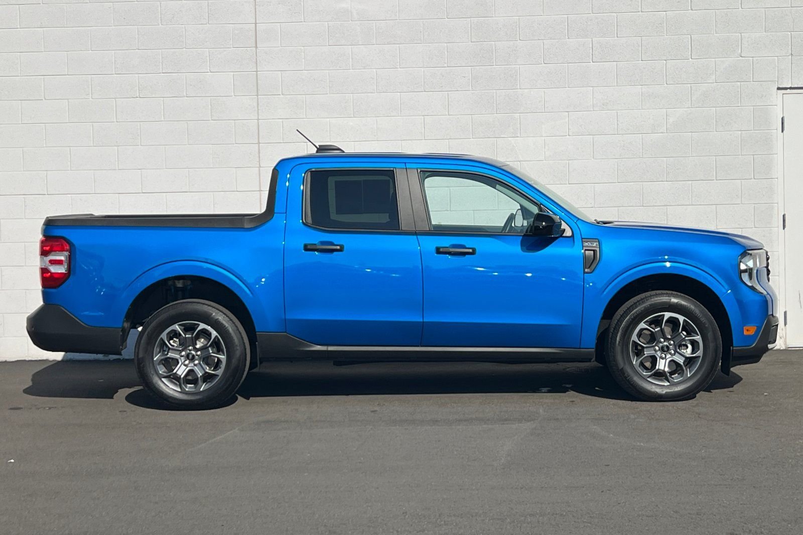 New 2025 Velocity Blue Ford XLT image 2