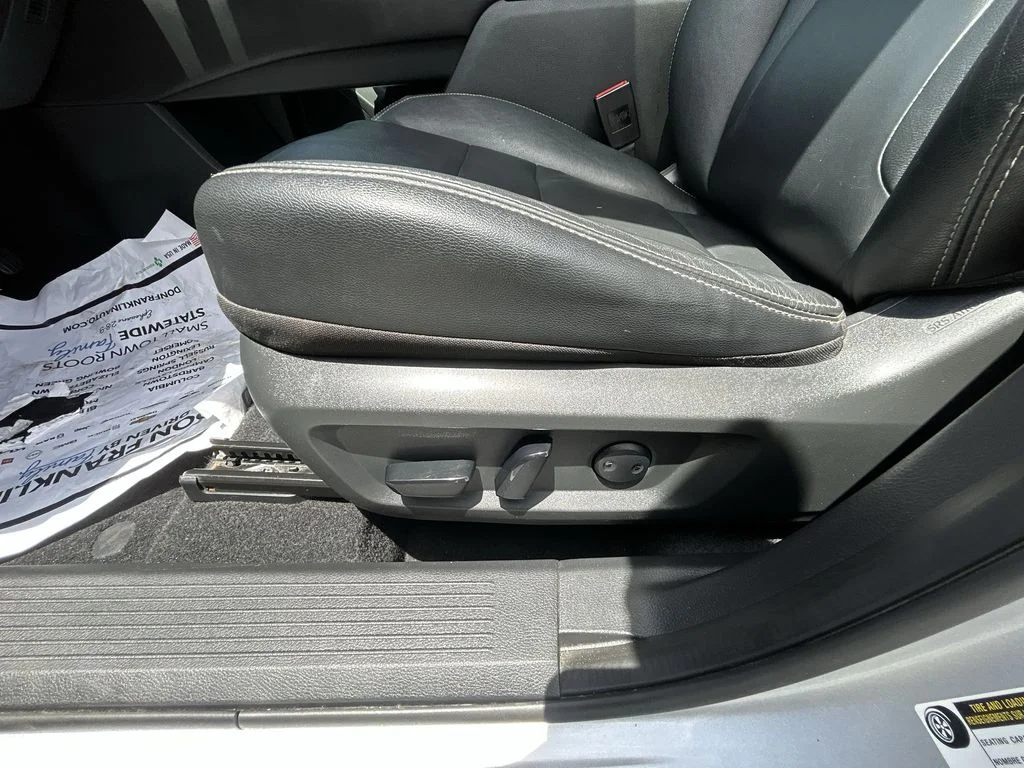Used 2021 Silver Nissan SL image 18