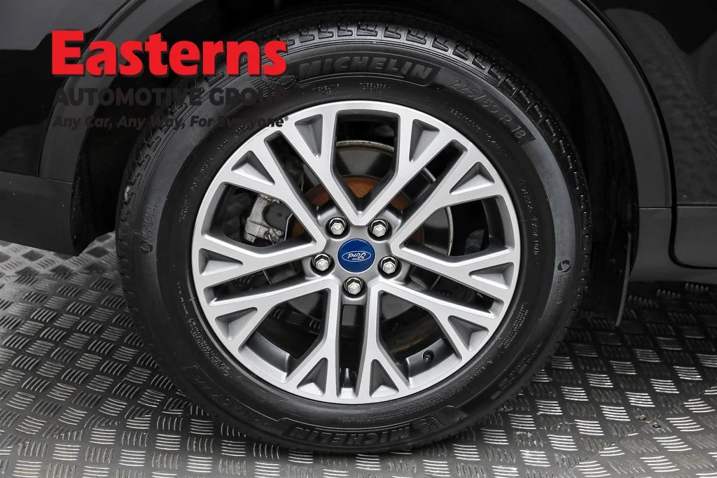 Used 2021 Black Ford SEL image 30