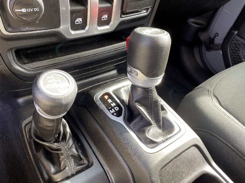 Used 2019 Gray Clearcoat Jeep Sport S image 16