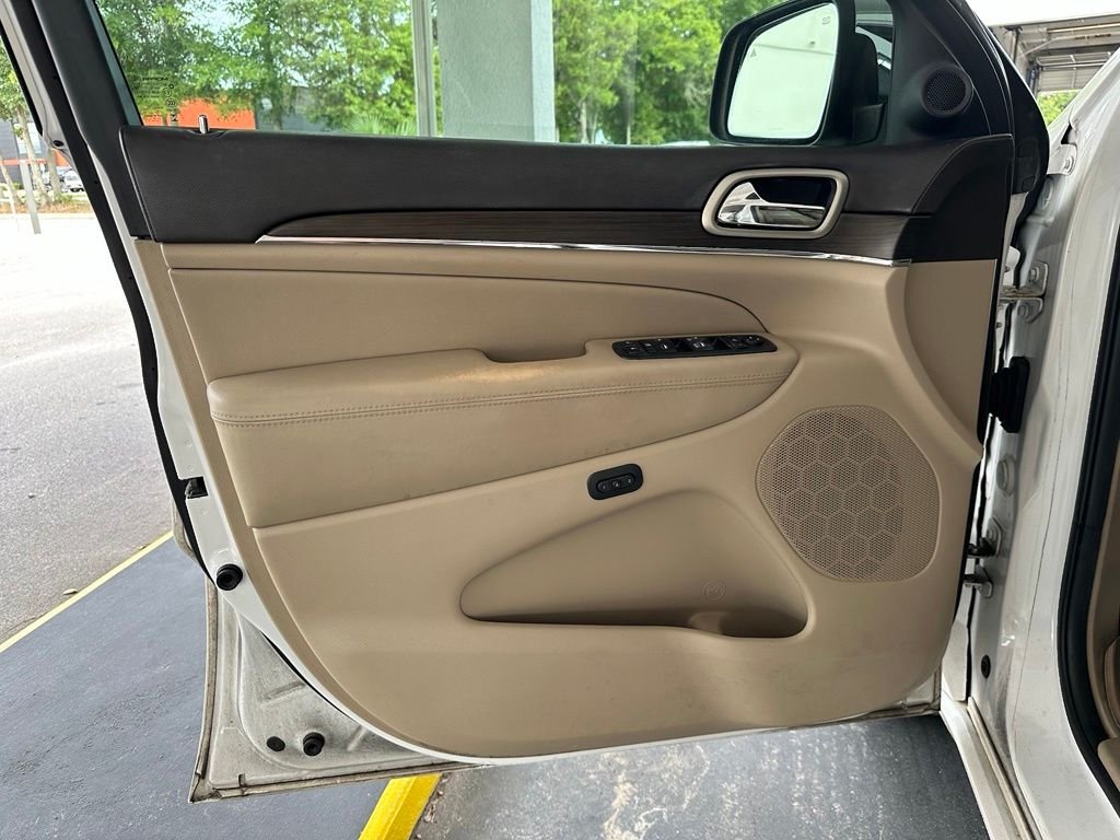 Used 2017 White Jeep Overland image 10