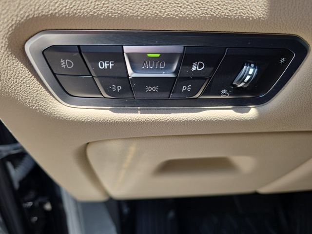 Used 2021 Black BMW xDrive40i image 30