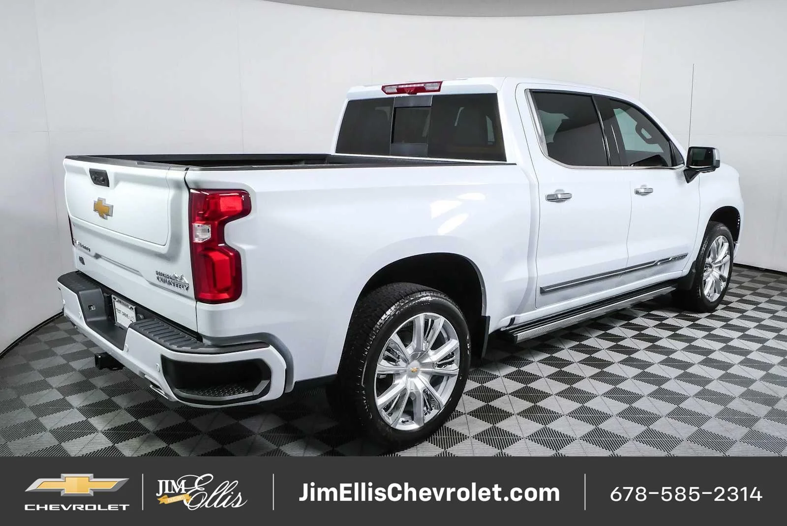 New 2026 Polar White Tricoat Chevrolet High Country image 3