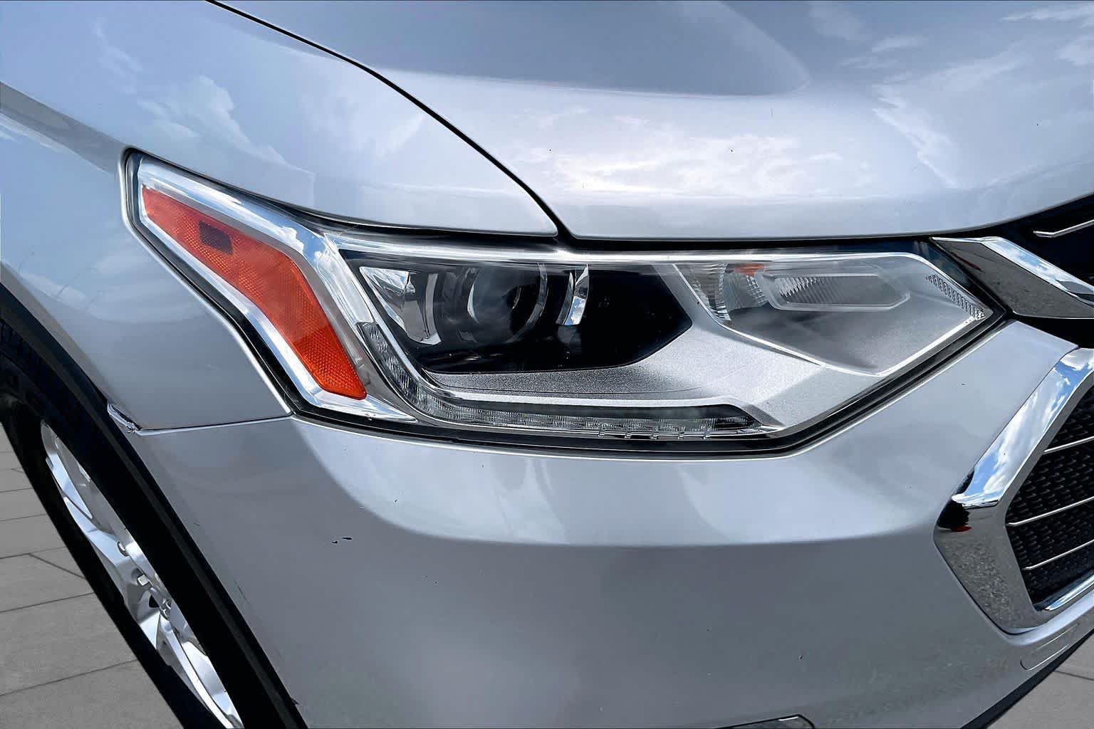 Used 2018 SILVER ICE METALLIC Chevrolet LT Cloth image 23