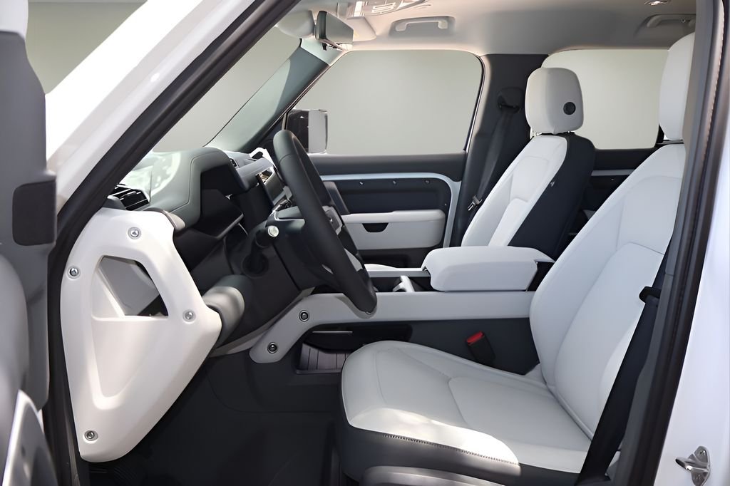 New 2026 Fuji White Land Rover X-Dynamic SE image 11