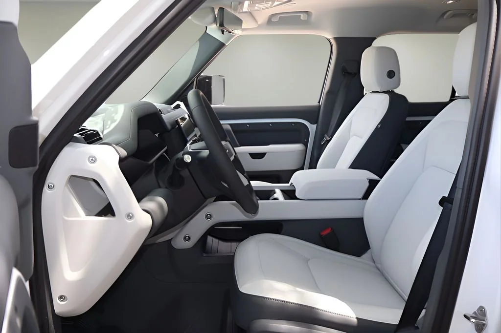 New 2026 Fuji White Land Rover X-Dynamic SE image 11