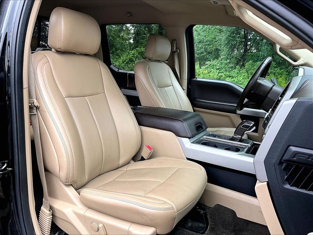 Used 2020 Black Metallic Ford Lariat image 11