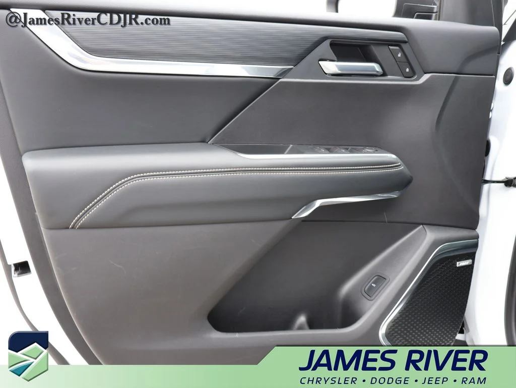 Used 2026 White GMC Elevation image 22