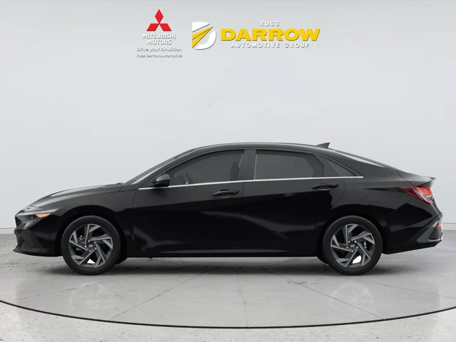 Used 2024 Black Hyundai SEL image 2