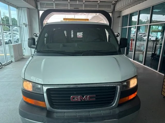Used 2015 SUMMIT WHITE GMC RWD 2500 135" image 2