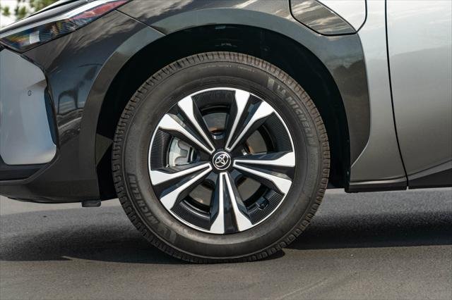 Certified Used 2023 PRECIOUS METAL Toyota  image 5