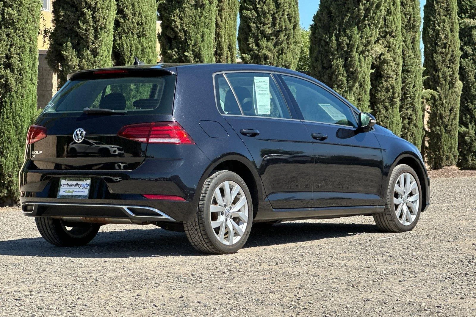 Used 2019 Deep Black Pearl Volkswagen SE image 4