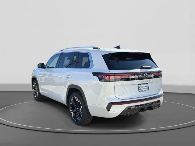 2027 Volkswagen Atlas photo 3