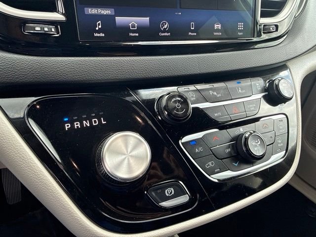 Used 2024 Black Chrysler Touring L image 24